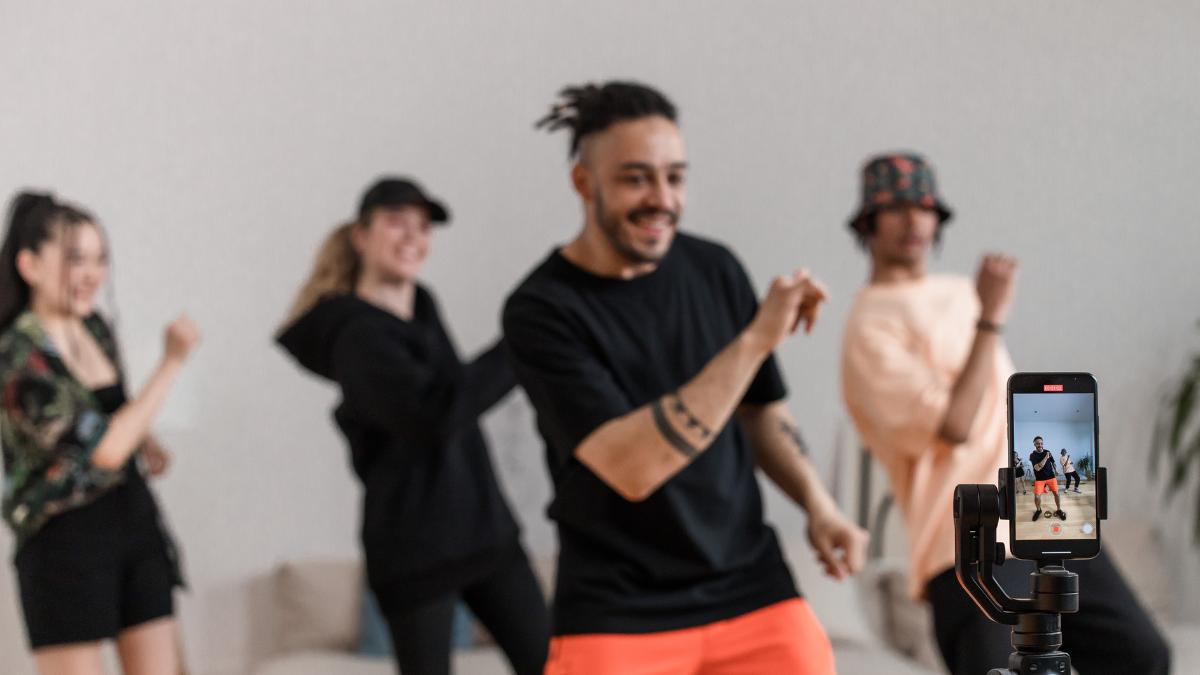 Tao video bat trend de tang luot theo doi TikTok