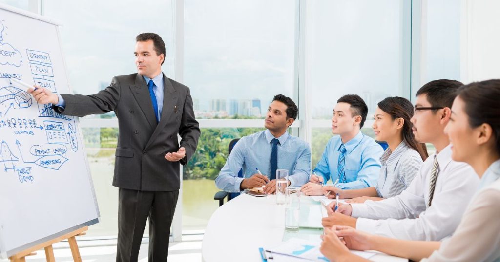 Đào tạo đội ngũ nhân viên nhằm bồi dưỡng kiến thức, kỹ năng và thái độ làm việc