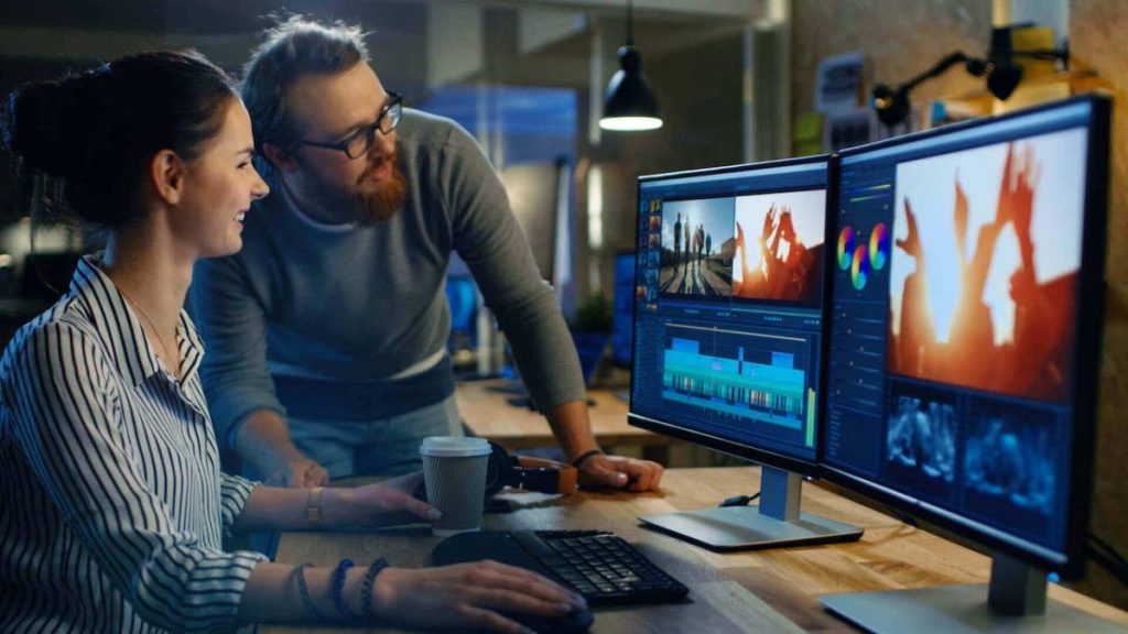 Sản xuất video quảng cáo chuyên nghiệp từ A-Z (2026) 6 Hậu kỳ là bước quyết định để hoàn thiện sản phẩm cuối cùng thông qua việc cắt dựng, chỉnh sửa